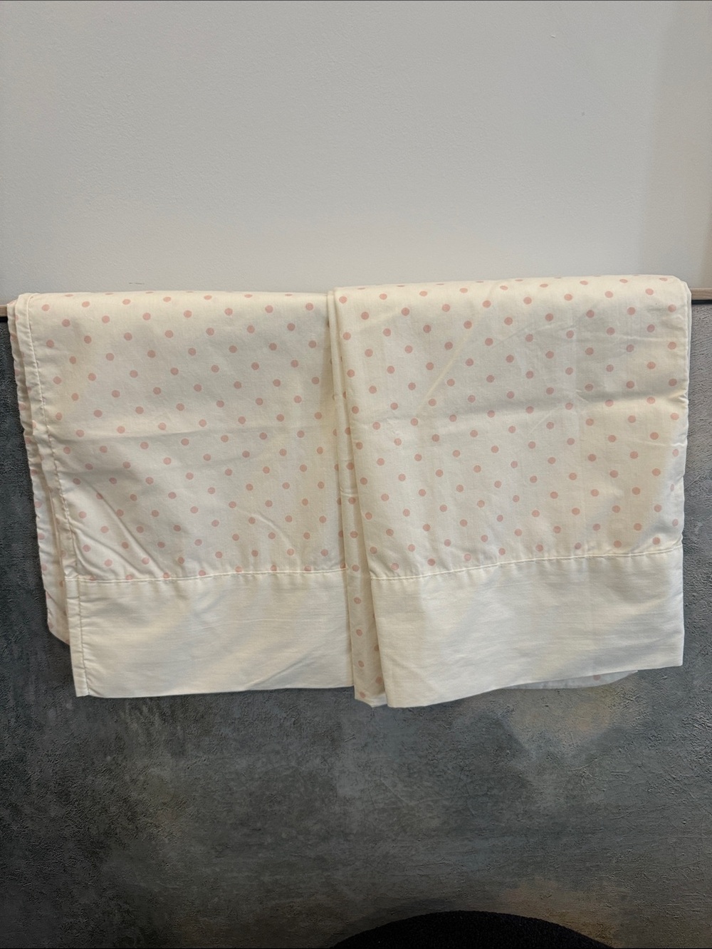 MARTHA STEWAR Polka Dot ~ Set 2 Pillow Case
White/ Blush Cotton bland